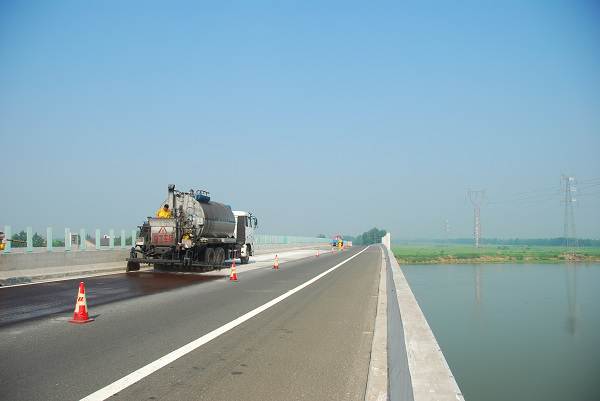 What should you pay attention to when purchasing road construction machinery_1